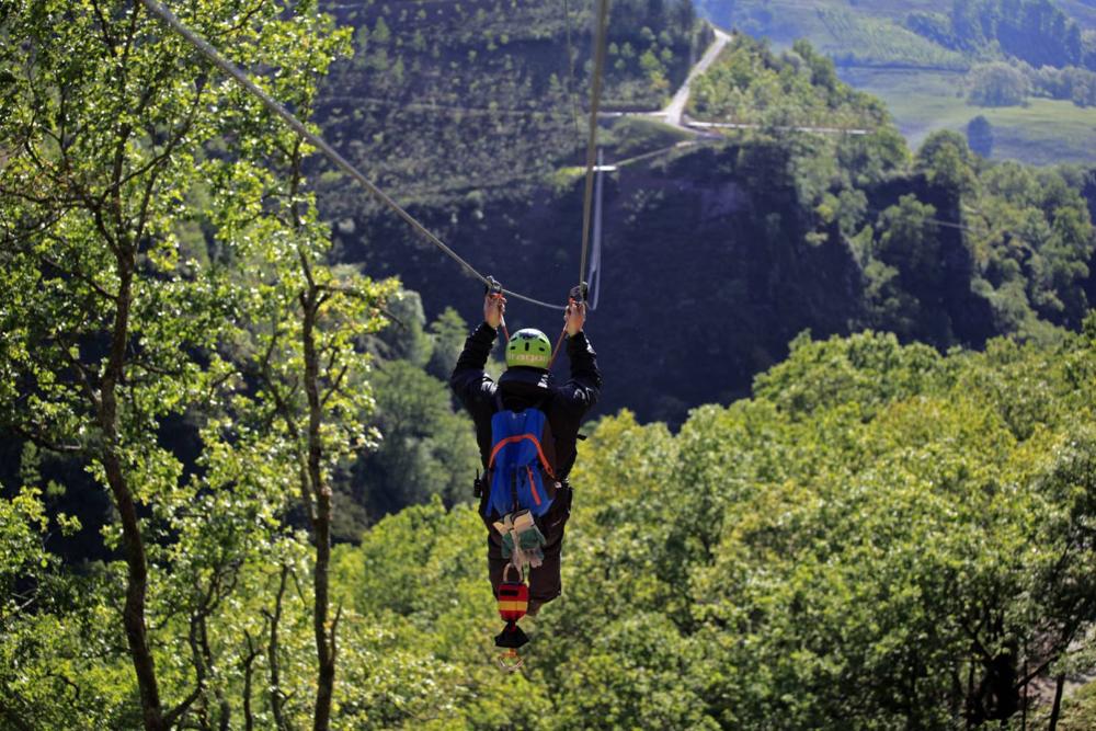 Zipline descent at Baztan Abentura Park